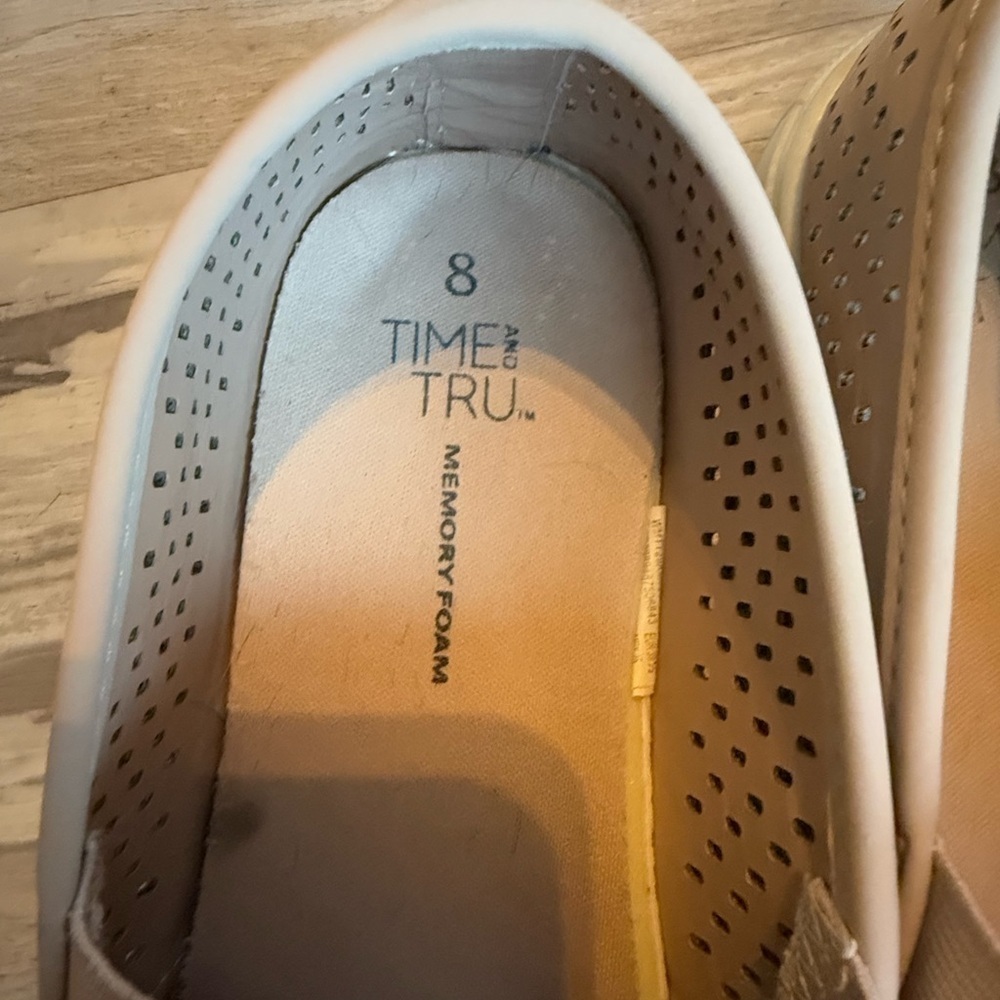 Time And Tru Shoes Womens 8 Memory Foam Casual Perf Slip On Flats Sneakers Blush - Picture 3 of 6